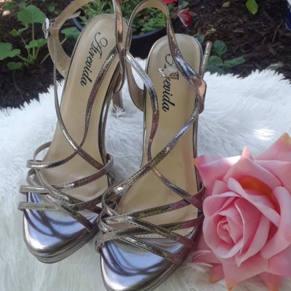 ATREVIDA Silver strappy heels Pre Loved shoes go casual to formal Women's 7.5M